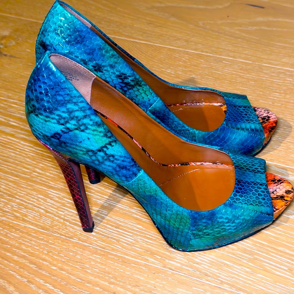 👠 Boutique 9 Blue and Brown Snake Print Classic Peep Toe Heels Size 9 - Picture 7 of 13